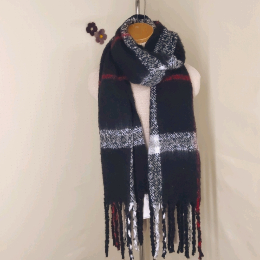 NWT Adrienne Vittadini Ultra Soft Knit Scarf